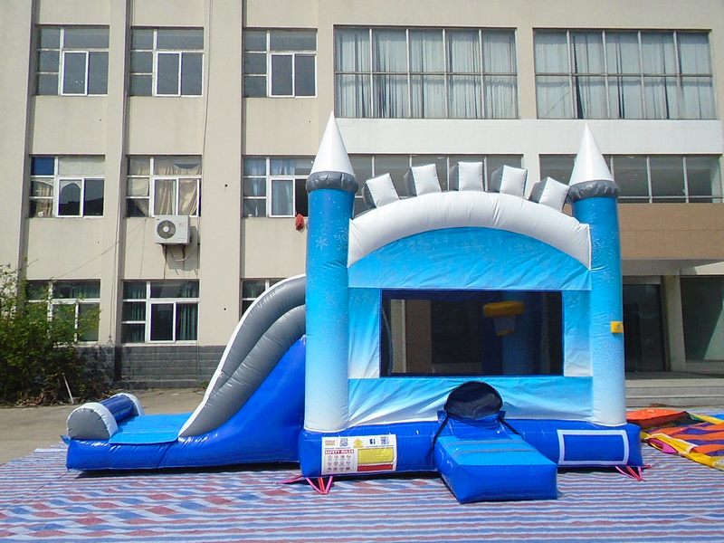How Do You Choose the Right Size Bouncy Castle for Your Business?